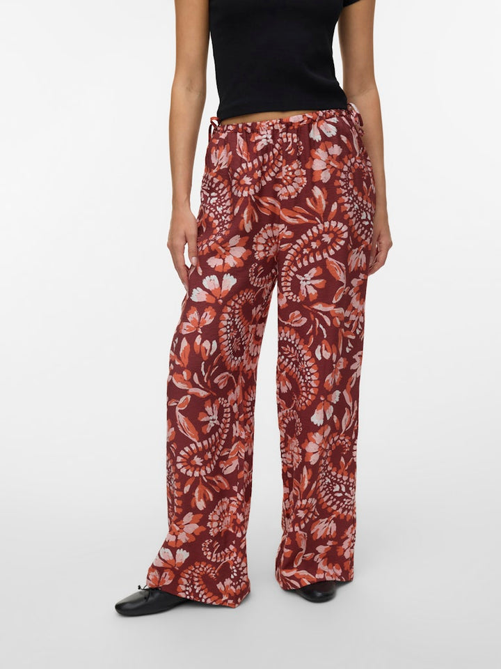 Vmnellie Carla Hw Pants Wvn Ga - Rood Dessin