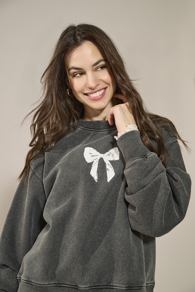 Onllucinda Bow L/s O-neck Box Swt - Antraciet