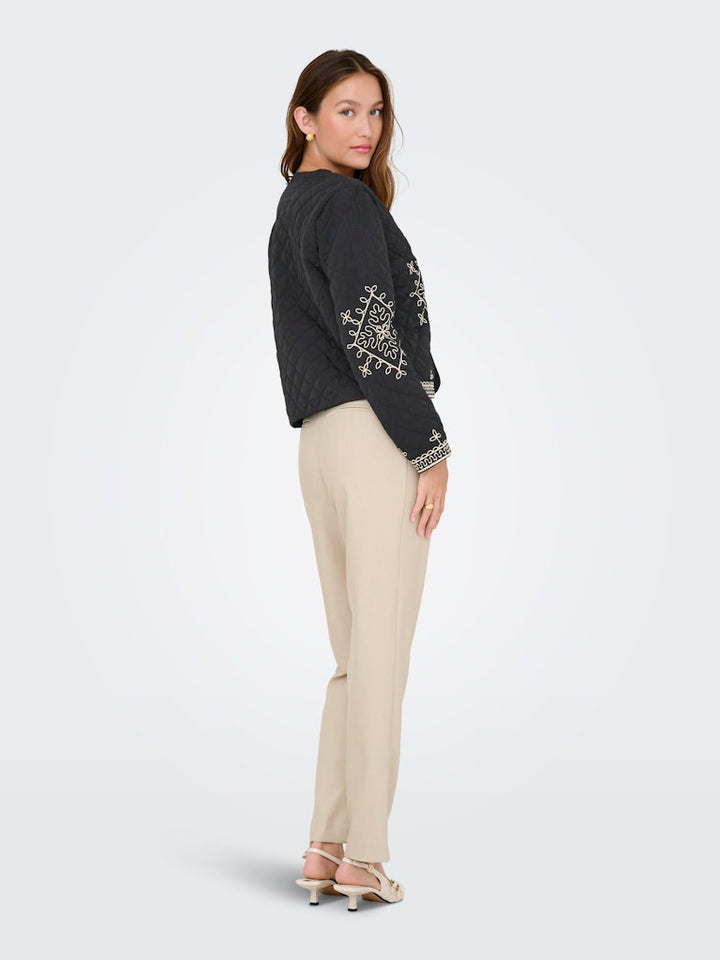 Jdybillie L/s Quilted Emb Shacket  Wvn - Zwart Dessin