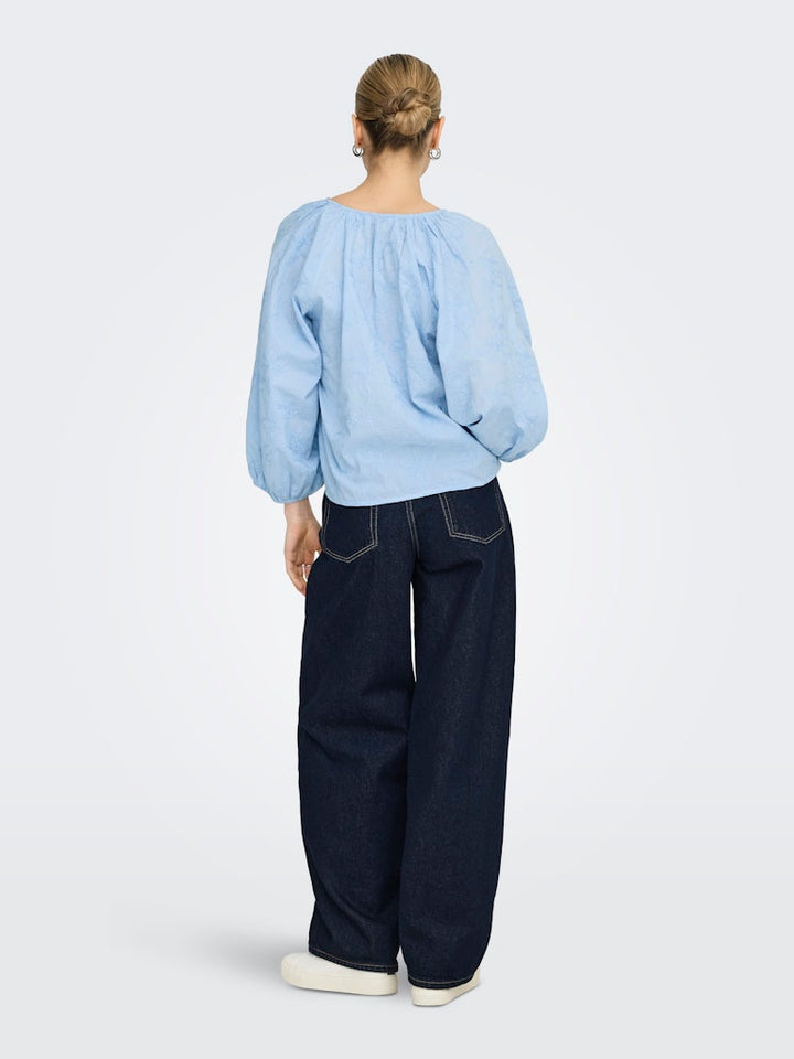 Onlzion 3/4 V-neck Emb Top Wvn - Lichtblauw