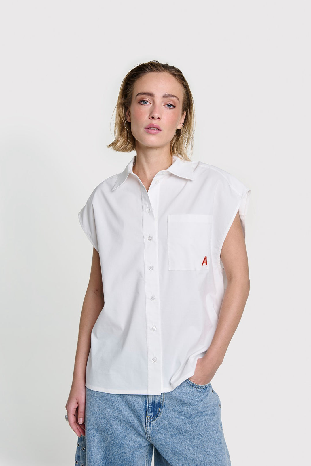 Sleevless Blouse - Off-white