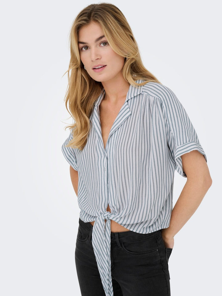 Onlpaula Life S/s Tie Shirt Wvn Noos - Wit Dessin