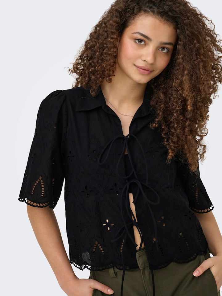 Onlfrani S/s Emb Bow Top Wvn - Zwart
