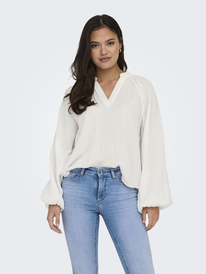 Onlthyra Life Ls V-neck Top Noos Wv - Off-white