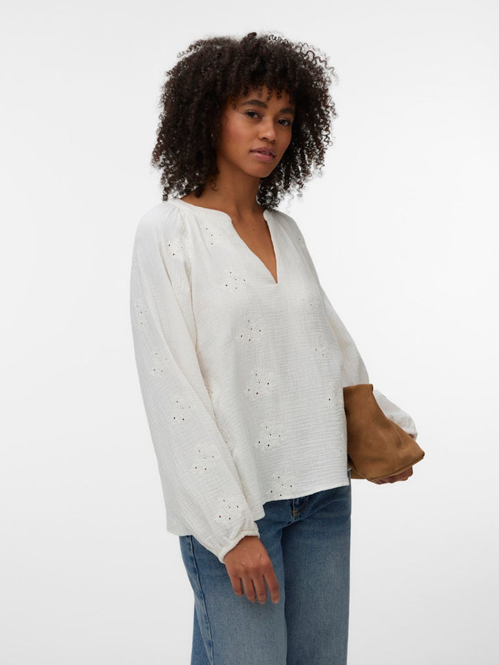 Vmnatali Ls Emb Top Wvn Noos - Off-white