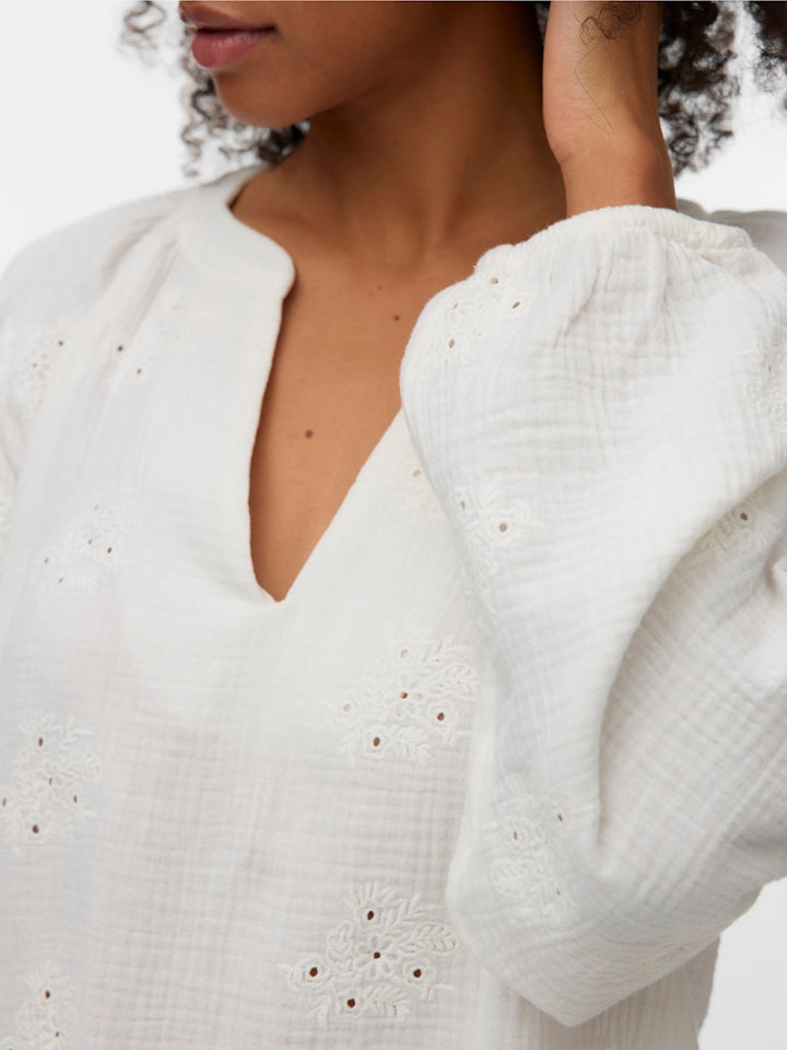 Vmnatali Ls Emb Top Wvn Noos - Off-white