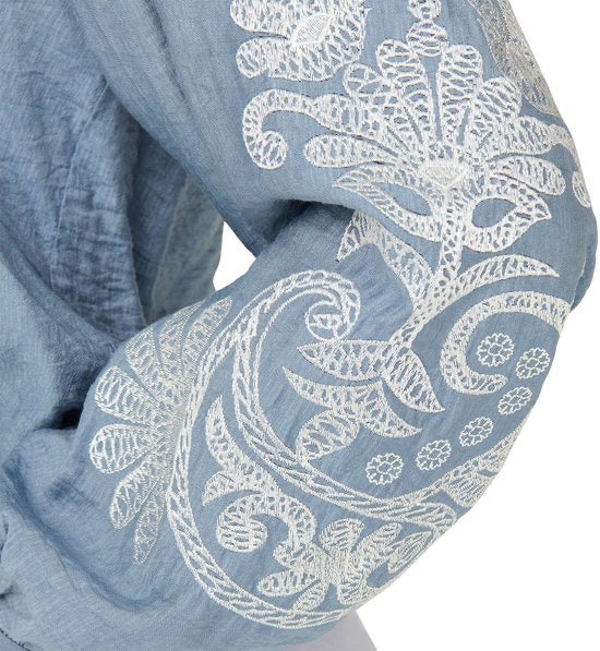 Onlnew Malou L/s Emb Top Wvn Cs - Lichtblauw